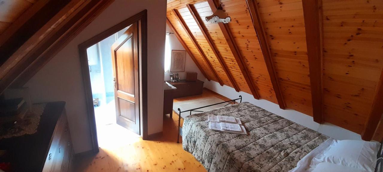Cjasa Da Puci Lägenhet Ovaro Exteriör bild